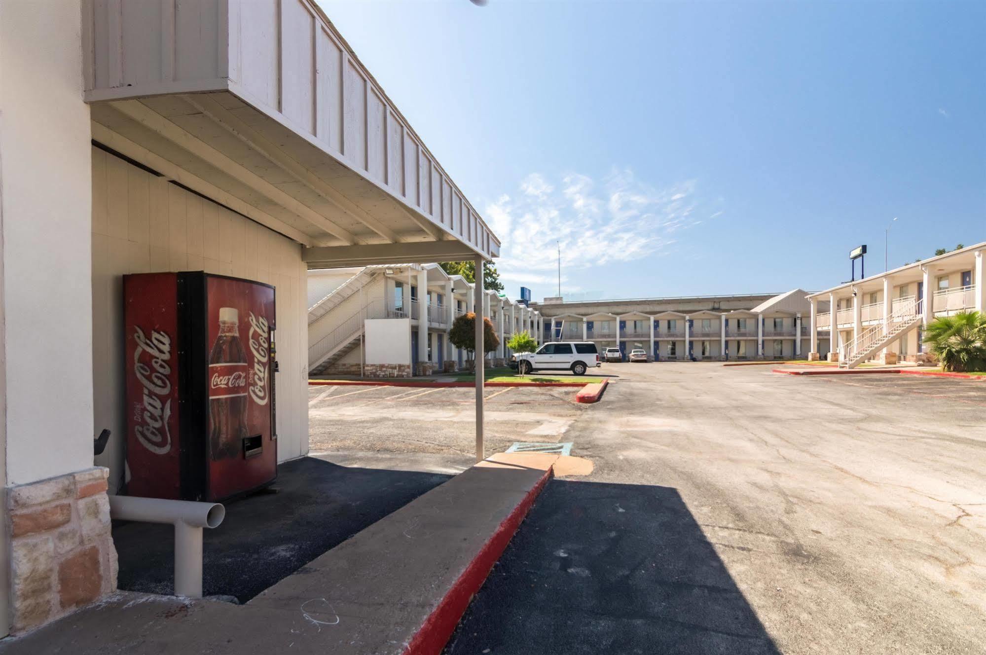 Delux Inn Wichita Falls Eksteriør bilde