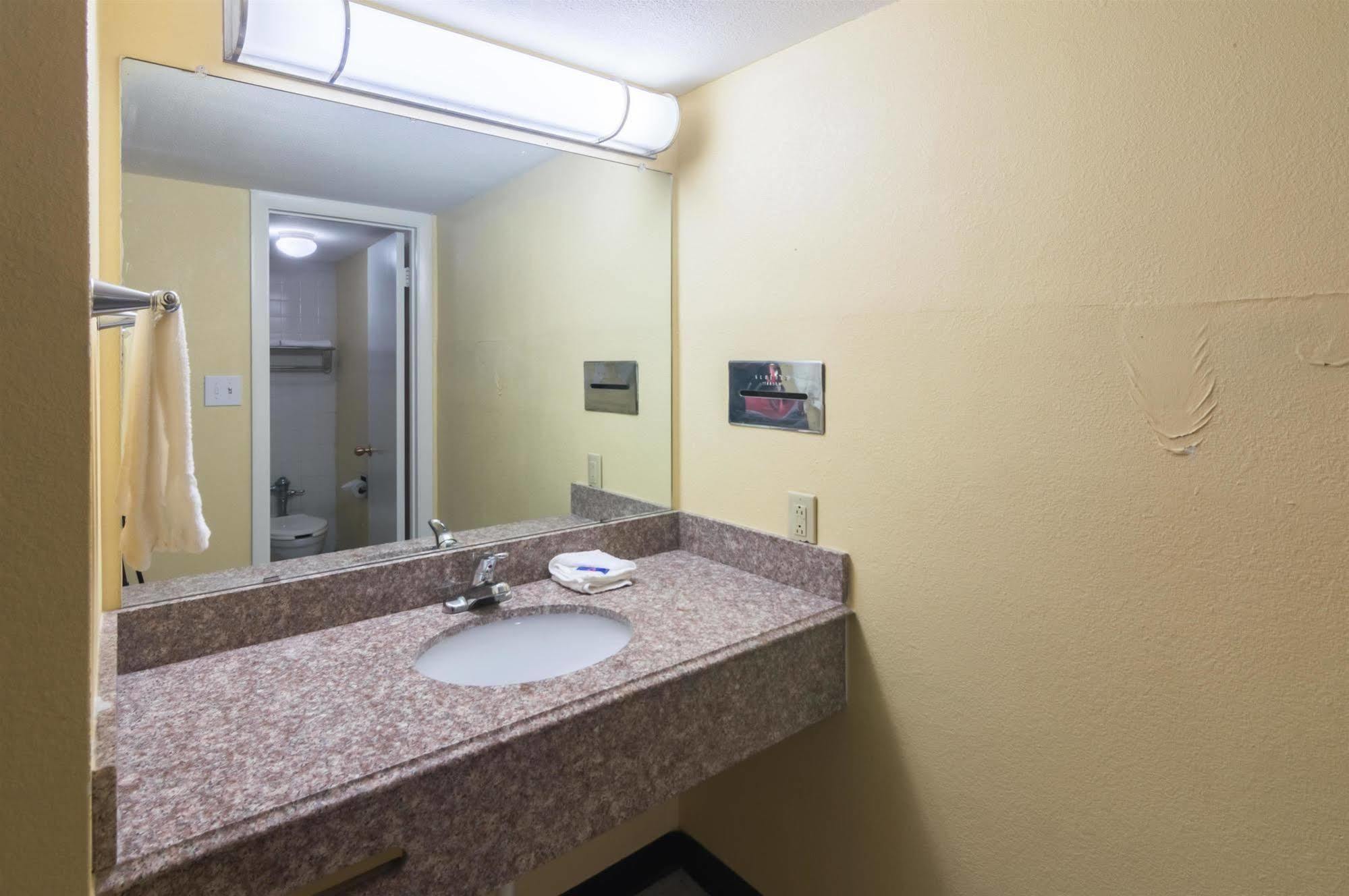 Delux Inn Wichita Falls Eksteriør bilde